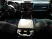 2020 Ram 1500 Rebel z VIN 1C6SRFLM5LN231149, wystawiony jako Copart lot #63299045 z przebiegiem 142 864 mil mil oraz Szkoda całkowita • Salvage title. Historia ofert i sprzedaży dostępna na DreamBid. Obrazek 8.