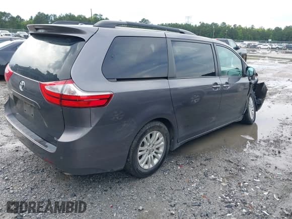✅ 2017 Toyota Sienna XLE Auto Access Seat • VIN: 5TDYZ3DC0HS814303 • Lot: 42358222. Listed on IAAI with 89,720 mi. Free auction sales archive from the USA and detailed vehicle history report at DreamBid. Image 4.