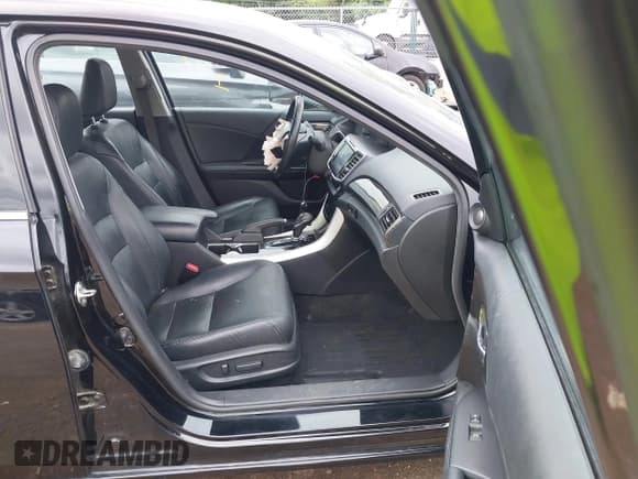 ✅ 2016 Honda Accord EX-L • VIN: 1HGCR3F01GA011347 • Lot: 43046933. Wystawiony na IAAI z przebiegiem 160 903 mil. Bezpłatny archiwum sprzedaży aukcyjnych z USA i szczegółowy raport historii pojazdu na DreamBid. Zdjęcie 5.