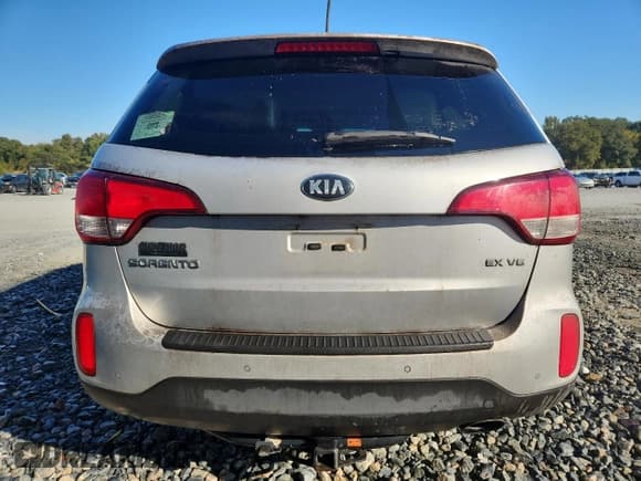 ✅ 2015 Kia Sorento EX • VIN: 5XYKU4A75FG578288 • Лот: 89566165. Опубликован ранее на Copart с пробегом 212 434 миль. Бесплатный доступ к архиву аукционных продаж из США и подробный отчёт об истории автомобиля на DreamBid. Изображение 6.