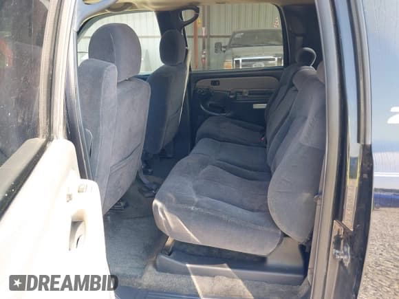 ✅ 2000 Chevrolet Suburban LS • VIN: 3GNFK16T3YG200512 • Лот: 42901923. Опубликован ранее на IAAI с пробегом 238 165 миль. Бесплатный доступ к архиву аукционных продаж из США и подробный отчёт об истории автомобиля на DreamBid. Изображение 8.