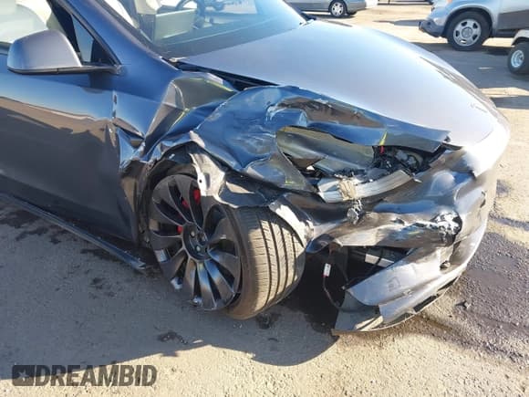 ✅ 2023 Tesla Model Y Performance • VIN: 7SAYGDEF3PF864400 • Lot: 43595150. Wystawiony na IAAI z przebiegiem 37 993 mil. Bezpłatny archiwum sprzedaży aukcyjnych z USA i szczegółowy raport historii pojazdu na DreamBid. Zdjęcie 6.