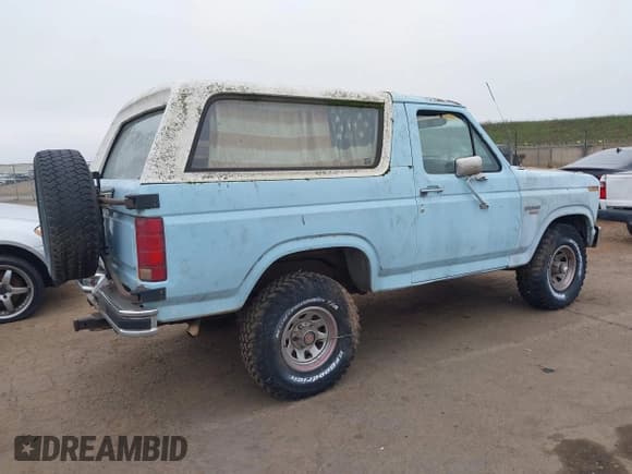 ✅ 1986 Ford Bronco • VIN: 1FMDU15Y4GLA98853 • Lot: 43895197. Listed on IAAI with 22,838 mi. Free auction sales archive from the USA and detailed vehicle history report at DreamBid. Image 4.