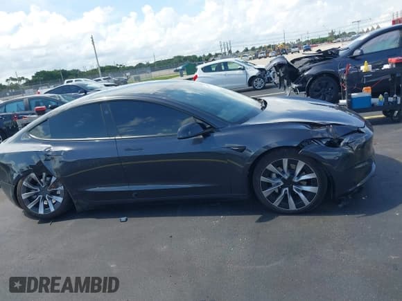 ✅ 2024 Tesla Model 3 • VIN: 5YJ3E1EA2RF741805 • Лот: 42693992. Опубликован ранее на IAAI с пробегом 9 731 миль. Бесплатный доступ к архиву аукционных продаж из США и подробный отчёт об истории автомобиля на DreamBid. Изображение 13.