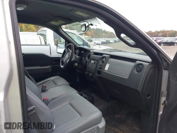 ✅ 2014 Ford F-150 XL • VIN: 1FTMF1CM5EKD47226 • Лот: 43487909. Опубликован ранее на IAAI с пробегом 217 701 миль. Бесплатный доступ к архиву аукционных продаж из США и подробный отчёт об истории автомобиля на DreamBid. Изображение 5.
