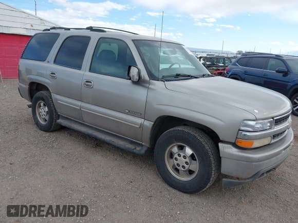 ✅ 2001 Chevrolet Tahoe LS • VIN: 1GNEK13T01J126308 • Lot: 41685879. Wystawiony na IAAI z przebiegiem 263 636 mil. Bezpłatny archiwum sprzedaży aukcyjnych z USA i szczegółowy raport historii pojazdu na DreamBid. Zdjęcie 1.