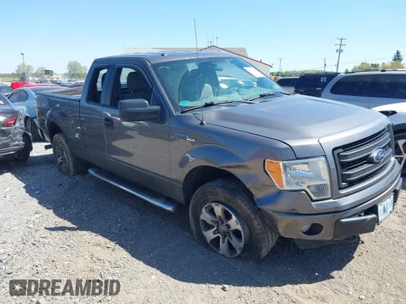 ✅ 2013 Ford F-150 XL • VIN: 1FTFX1EF4DFA13572 • Lot: 42122906. Wystawiony na IAAI z przebiegiem 183 071 mil. Bezpłatny archiwum sprzedaży aukcyjnych z USA i szczegółowy raport historii pojazdu na DreamBid. Zdjęcie 1.