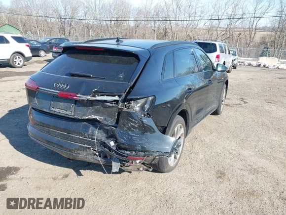 ✅ 2021 Audi e-tron Premium Plus • VIN: WA1LAAGE5MB012022 • Лот: 41458134. Опубликован ранее на IAAI с пробегом 42 137 миль. Бесплатный доступ к архиву аукционных продаж из США и подробный отчёт об истории автомобиля на DreamBid. Изображение 4.