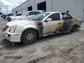 ✅ 2008 Cadillac STS RWD • VIN: 1G6DC67A880103403 • Лот: 63489374. Опубликован ранее на Copart с пробегом Не указан. Бесплатный доступ к архиву аукционных продаж из США и подробный отчёт об истории автомобиля на DreamBid. Изображение 1.