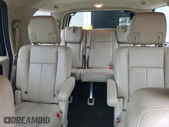 ✅ 2017 Ford Expedition XLT • VIN: 1FMJU1HT1HEA09328 • Lot: 86293925. Wystawiony na Copart z przebiegiem 180 694 mil. Bezpłatny archiwum sprzedaży aukcyjnych z USA i szczegółowy raport historii pojazdu na DreamBid. Zdjęcie 10.