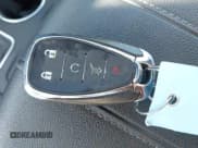 ✅ 2023 Chevrolet Traverse LT Cloth • VIN: 1GNEVGKW2PJ124025 • Lot: 43327558. Wystawiony na IAAI z przebiegiem 37 031 mil. Bezpłatny archiwum sprzedaży aukcyjnych z USA i szczegółowy raport historii pojazdu na DreamBid. Zdjęcie 11.