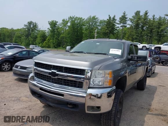✅ 2008 Chevrolet Silverado 2500HD LTZ • VIN: 1GCHK23658F166709 • Лот: 42387892. Опубликован ранее на IAAI с пробегом 218 201 миль. Бесплатный доступ к архиву аукционных продаж из США и подробный отчёт об истории автомобиля на DreamBid. Изображение 2.