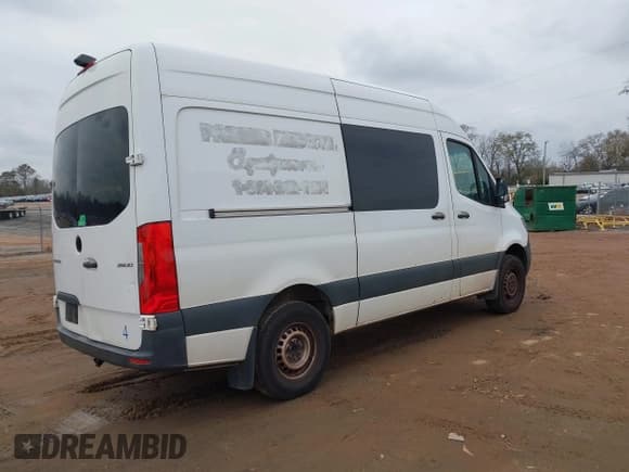 ✅ 2019 Mercedes-Benz Sprinter • VIN: W1W4EBHY4KP193308 • Лот: 43891911. Опубликован ранее на IAAI с пробегом 209 661 миль. Бесплатный доступ к архиву аукционных продаж из США и подробный отчёт об истории автомобиля на DreamBid. Изображение 4.