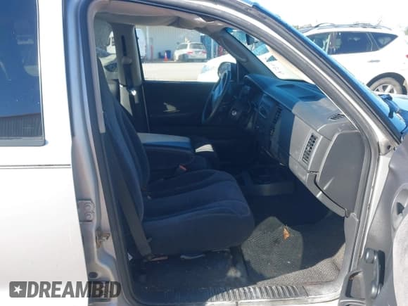 ✅ 2002 Dodge Dakota Sport • VIN: 1B7HL38N02S681523 • Lot: 43537584. Wystawiony na IAAI z przebiegiem 216 042 mil. Bezpłatny archiwum sprzedaży aukcyjnych z USA i szczegółowy raport historii pojazdu na DreamBid. Zdjęcie 5.