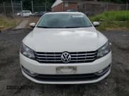✅ 2015 Volkswagen Passat SEL Premium • VIN: 1VWCS7A30FC046716 • Лот: 58983275. Опубликован ранее на Copart с пробегом 162 287 миль. Бесплатный доступ к архиву аукционных продаж из США и подробный отчёт об истории автомобиля на DreamBid. Изображение 5.
