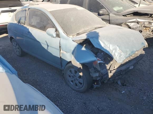 2008 Hyundai Accent GS z VIN KMHCM36C58U065754, wystawiony jako Copart lot #75110174 z przebiegiem 189 492 mil mil oraz Nie do naprawy • Non repairable. Historia ofert i sprzedaży dostępna na DreamBid. Obrazek 4.