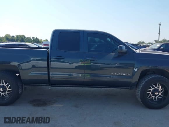 ✅ 2019 Chevrolet Silverado 1500 LT • VIN: 2GCRCPEC2K1114499 • Lot: 43338926. Wystawiony na IAAI z przebiegiem 126 728 mil. Bezpłatny archiwum sprzedaży aukcyjnych z USA i szczegółowy raport historii pojazdu na DreamBid. Zdjęcie 13.
