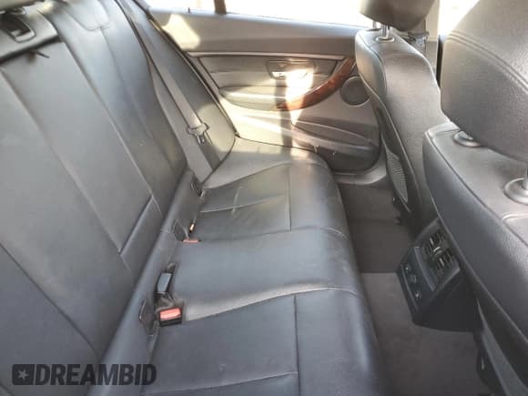 ✅ 2015 BMW 3 Series 328i xDrive • VIN: WBA3B5G5XFNS12922 • Lot: 80540815. Wystawiony na Copart z przebiegiem 143 802 mil. Bezpłatny archiwum sprzedaży aukcyjnych z USA i szczegółowy raport historii pojazdu na DreamBid. Zdjęcie 10.