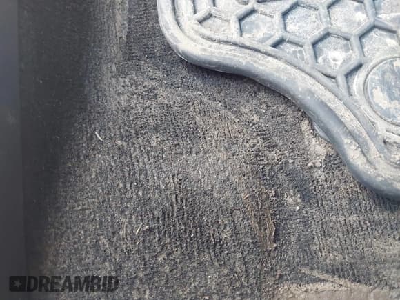 ✅ 2016 Mercedes-Benz E 350 Luxury • VIN: WDDHF8JB9GB175917 • Лот: 42526805. Опубликован ранее на IAAI с пробегом 121 648 миль. Бесплатный доступ к архиву аукционных продаж из США и подробный отчёт об истории автомобиля на DreamBid. Изображение 6.