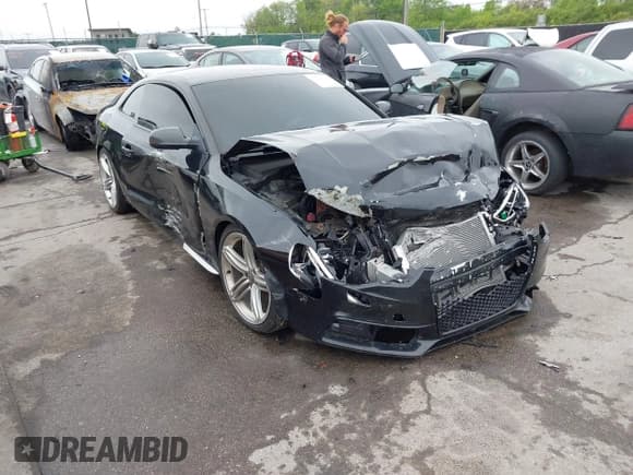 ✅ 2013 Audi S5 Premium Plus • VIN: WAUCGAFR2DA074960 • Лот: 42295284. Опубликован ранее на IAAI с пробегом Не указан. Бесплатный доступ к архиву аукционных продаж из США и подробный отчёт об истории автомобиля на DreamBid. Изображение 1.