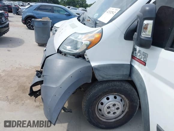 ✅ 2018 Ram ProMaster Cargo • VIN: 3C6TRVBG7JE131811 • Lot: 42332512. Wystawiony na IAAI z przebiegiem 189 928 mil. Bezpłatny archiwum sprzedaży aukcyjnych z USA i szczegółowy raport historii pojazdu na DreamBid. Zdjęcie 6.