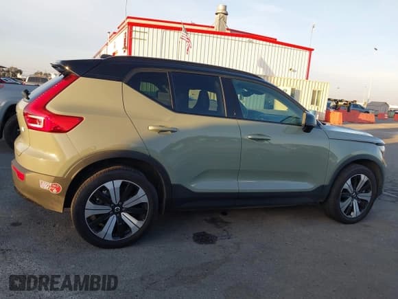 ✅ 2023 Volvo XC40 Plus • VIN: YV4ED3UL9P2108340 • Лот: 43608859. Опубликован ранее на IAAI с пробегом 10 813 миль. Бесплатный доступ к архиву аукционных продаж из США и подробный отчёт об истории автомобиля на DreamBid. Изображение 13.