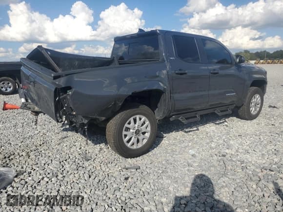 ✅ 2024 Toyota Tacoma SR5 • VIN: 3TYLB5JN3RT032440 • Lot: 82655455. Wystawiony na Copart z przebiegiem 31 209 mil. Bezpłatny archiwum sprzedaży aukcyjnych z USA i szczegółowy raport historii pojazdu na DreamBid. Zdjęcie 3.