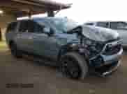 2024 Chevrolet Suburban LT z VIN 1GNSCCKDXRR331850, wystawiony jako Copart lot #79974784 z przebiegiem 4 611 mil mil oraz Czysty tytuł • Clean title. Historia ofert i sprzedaży dostępna na DreamBid. Obrazek 4.