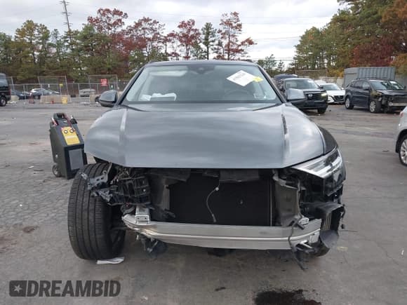 ✅ 2020 Audi Q8 Premium Plus • VIN: WA1EVAF15LD003304 • Lot: 43583226. Listed on IAAI with 61,972 mi. Free auction sales archive from the USA and detailed vehicle history report at DreamBid. Image 13.