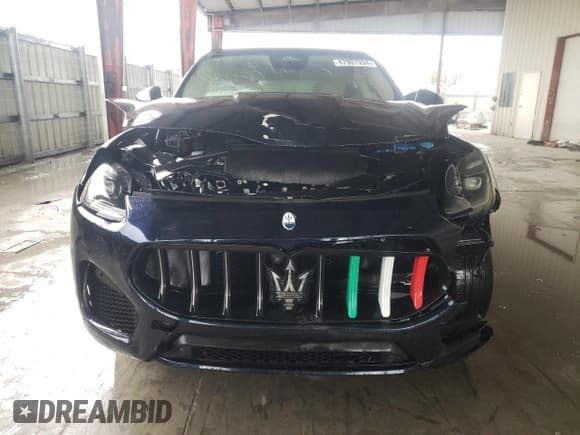 ✅ 2023 Maserati Grecale GT • VIN: ZN682AVA0P7430132 • Lot: 47907934. Wystawiony na Copart z przebiegiem 12 297 mil. Bezpłatny archiwum sprzedaży aukcyjnych z USA i szczegółowy raport historii pojazdu na DreamBid. Zdjęcie 5.