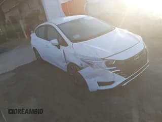 ✅ 2023 Nissan Versa SV • VIN: 3N1CN8EV8PL829528 • Lot: 43267857. Wystawiony na IAAI z przebiegiem 39 849 mil. Bezpłatny archiwum sprzedaży aukcyjnych z USA i szczegółowy raport historii pojazdu na DreamBid. Zdjęcie 1.