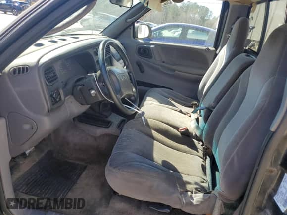 2000 Dodge Dakota z VIN 1B7FL26P6YS582901, wystawiony jako Copart lot #49786315 z przebiegiem 165 727 mil mil oraz Szkoda całkowita • Salvage title. Historia ofert i sprzedaży dostępna na DreamBid. Obrazek 7.