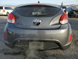 ✅ 2013 Hyundai Veloster w/Black Int • VIN: KMHTC6AD8DU150702 • Lot: 83876164. Wystawiony na Copart z przebiegiem 120 340 mil. Bezpłatny archiwum sprzedaży aukcyjnych z USA i szczegółowy raport historii pojazdu na DreamBid. Zdjęcie 6.