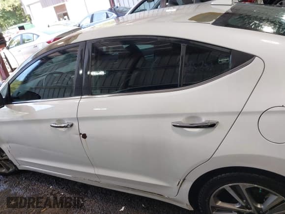 ✅ 2017 Hyundai Elantra SE • VIN: 5NPD84LF1HH129350 • Lot: 42893854. Listed on IAAI with 77,740 mi. Free auction sales archive from the USA and detailed vehicle history report at DreamBid. Image 14.