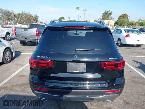 ✅ 2025 Mercedes-Benz GLB 250 • VIN: W1N4M4HB1SW389128 • Lot: 42608911. Listed on IAAI with 3,288 mi. Free auction sales archive from the USA and detailed vehicle history report at DreamBid. Image 17.