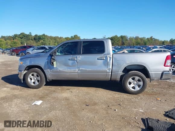 ✅ 2019 Ram 1500 Big Horn • VIN: 1C6RRFFG7KN755891 • Lot: 43414820. Wystawiony na IAAI z przebiegiem 82 646 mil. Bezpłatny archiwum sprzedaży aukcyjnych z USA i szczegółowy raport historii pojazdu na DreamBid. Zdjęcie 14.