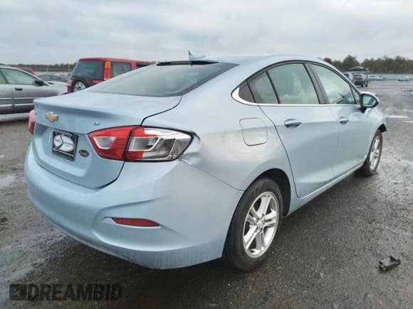 ✅ 2018 Chevrolet Cruze LT • VIN: 1G1BE5SM3J7101896 • Lot: 34337922. Listed on Copart with 52,303 mi. Free auction sales archive from the USA and detailed vehicle history report at DreamBid. Image 4.