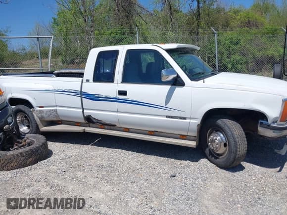 ✅ 1991 GMC Sierra 1500 • VIN: 2GTHC39N2M1512024 • Lot: 42133143. Wystawiony na IAAI z przebiegiem 216 701 mil. Bezpłatny archiwum sprzedaży aukcyjnych z USA i szczegółowy raport historii pojazdu na DreamBid. Zdjęcie 13.