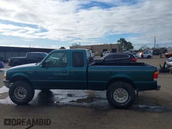 ✅ 1998 Ford Ranger XL • VIN: 1FTYR14U7WPB30109 • Lot: 41732323. Listed on IAAI with 185,781 mi. Free auction sales archive from the USA and detailed vehicle history report at DreamBid. Image 14.