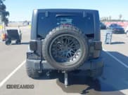 ✅ 2017 Jeep Wrangler Unlimited Sport • VIN: 1C4BJWDGXHL742948 • Lot: 43326548. Wystawiony na IAAI z przebiegiem 108 665 mil. Bezpłatny archiwum sprzedaży aukcyjnych z USA i szczegółowy raport historii pojazdu na DreamBid. Zdjęcie 16.