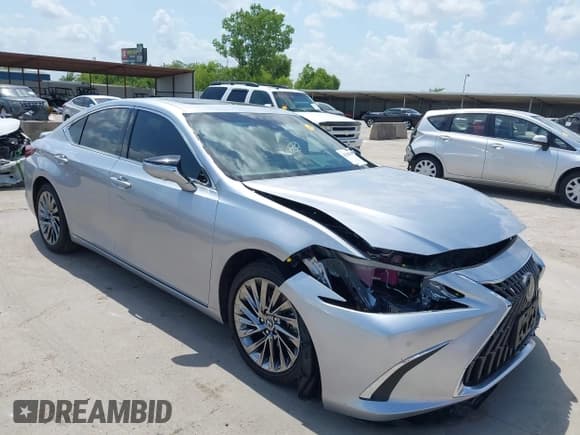 ✅ 2024 Lexus ES 300h Luxury • VIN: 58AEA1C15RU042140 • Lot: 42548438. Listed on IAAI with 6,505 mi. Free auction sales archive from the USA and detailed vehicle history report at DreamBid. Image 1.