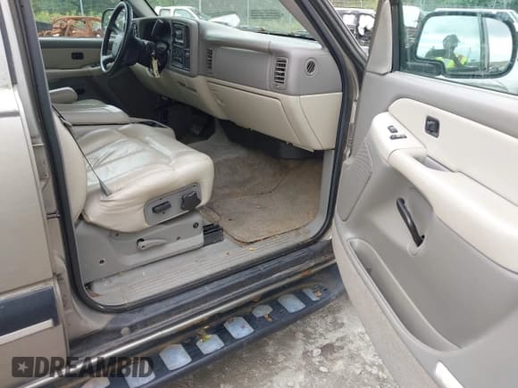 ✅ 2001 Chevrolet Suburban LS • VIN: 3GNFK16T81G225752 • Лот: 43053280. Опубликован ранее на IAAI с пробегом 140 604 миль. Бесплатный доступ к архиву аукционных продаж из США и подробный отчёт об истории автомобиля на DreamBid. Изображение 5.