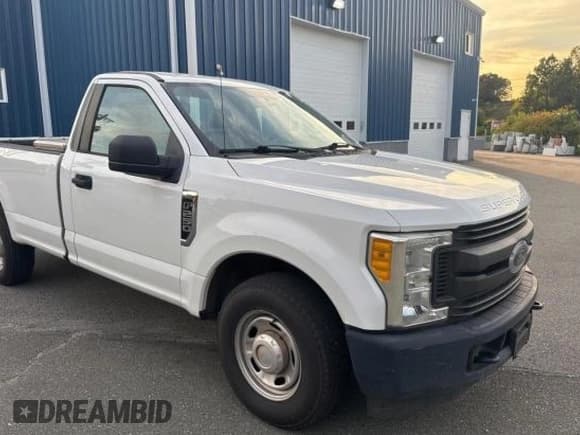 ✅ 2017 Ford F-250 XL • VIN: 1FTBF2A62HEB38594 • Lot: 80404495. Wystawiony na Copart z przebiegiem 188 558 mil. Bezpłatny archiwum sprzedaży aukcyjnych z USA i szczegółowy raport historii pojazdu na DreamBid. Zdjęcie 1.