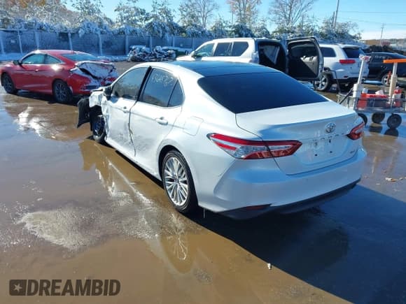 ✅ 2018 Toyota Camry SE • VIN: 4T1B11HK5JU131450 • Lot: 43648767. Listed on IAAI with 87,306 mi. Free auction sales archive from the USA and detailed vehicle history report at DreamBid. Image 3.