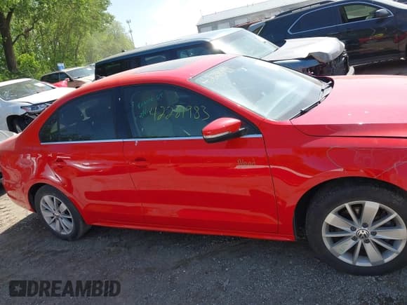 ✅ 2015 Volkswagen Jetta SE • VIN: 3VWD07AJ2FM357720 • Лот: 42281983. Опубликован ранее на IAAI с пробегом 92 965 миль. Бесплатный доступ к архиву аукционных продаж из США и подробный отчёт об истории автомобиля на DreamBid. Изображение 14.