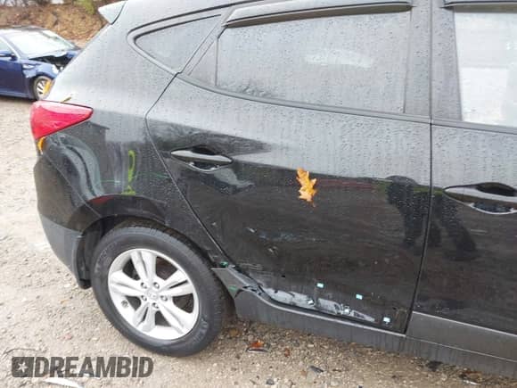 2010 Hyundai Tucson GLS with VIN KM8JUCAC8AU042134, listed as a IAAI auction lot 43564698 with 77,937 mi miles and . Bid and sale history available at DreamBid. Image 6.