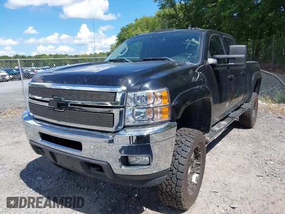 ✅ 2011 Chevrolet Silverado 2500HD LTZ • VIN: 1GC1KYC85BF244161 • Лот: 43058557. Опубликован ранее на IAAI с пробегом 261 546 миль. Бесплатный доступ к архиву аукционных продаж из США и подробный отчёт об истории автомобиля на DreamBid. Изображение 2.