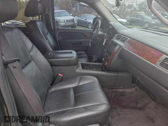 ✅ 2011 Chevrolet Suburban LT • VIN: 1GNSKJE3XBR208002 • Lot: 94759645. Listed on Copart with 174,713 mi. Free auction sales archive from the USA and detailed vehicle history report at DreamBid. Image 5.