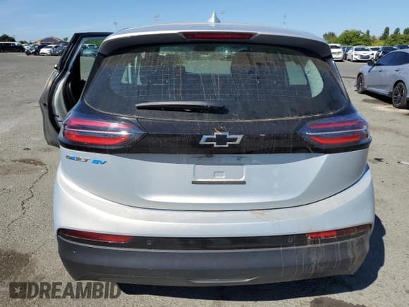 ✅ 2023 Chevrolet Bolt EV 1LT • VIN: 1G1FW6S0XP4176946 • Lot: 56412125. Wystawiony na Copart z przebiegiem 28 247 mil. Bezpłatny archiwum sprzedaży aukcyjnych z USA i szczegółowy raport historii pojazdu na DreamBid. Zdjęcie 6.