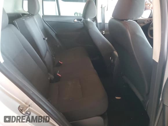 ✅ 2013 Volkswagen Tiguan S • VIN: WVGAV3AX8DW576243 • Лот: 62882635. Опубликован ранее на Copart с пробегом 115 113 миль. Бесплатный доступ к архиву аукционных продаж из США и подробный отчёт об истории автомобиля на DreamBid. Изображение 10.